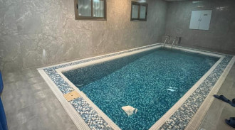 فيلا باغ بهادران بغرفة نوم واحدة مع مسبح سبا