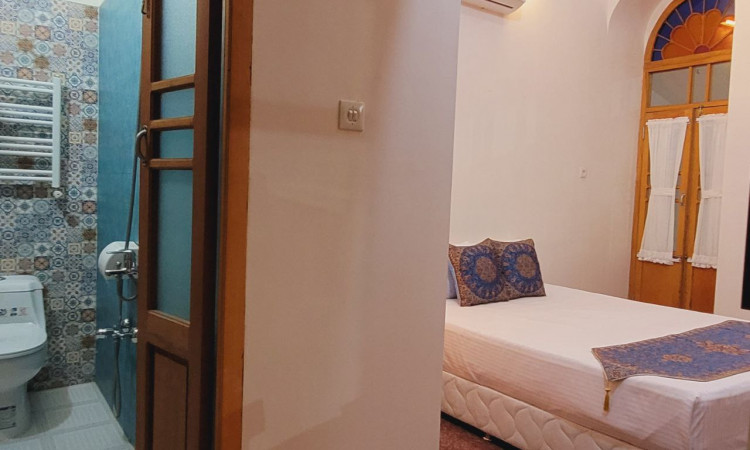 رزرو هتل سنتی ریحان، اتاق(111-VIP) دو تخته