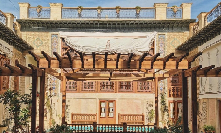 بوتیک هتل شمس الملوک(ارسی کهربا)