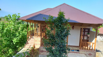 منازل توأم من خشب القيقب والبرتقال