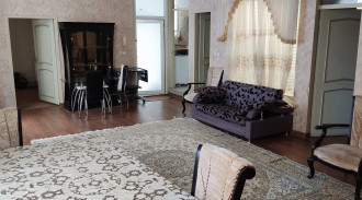 غرفتي نوم في الطابق الأرضي، إمكانية الوصول سيرًا على الأقدام إلى الأماكن التاريخية