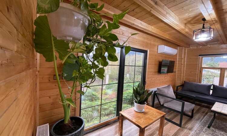 كوخ خشبي مكون من ثلاث غرف نوم للإيجار