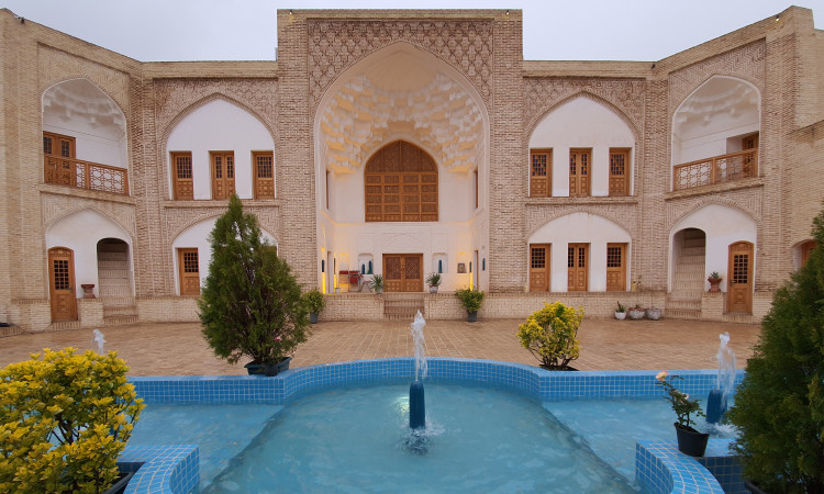 رزرو بوم گردی زیبا صنم اتاق 10 متری طبقه 2