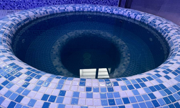 اجاره ویلای استخر ابگرم جکوزی دار گلایل