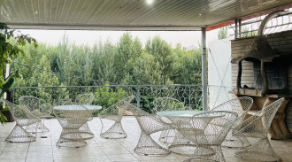 رزرو ویلا با چشم انداز زیبا در باغ بهادران