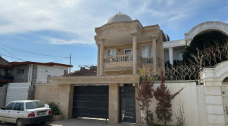 فيلا شاطئية ثلاثية مع مسبح