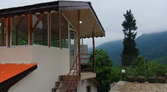 سكن غابة القيقب مع إطلالة 360 درجة على الغابة