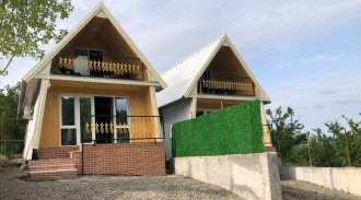 كوخ من غرفتي نوم في غابة الزان